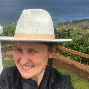 Meet your Posher, Larisa